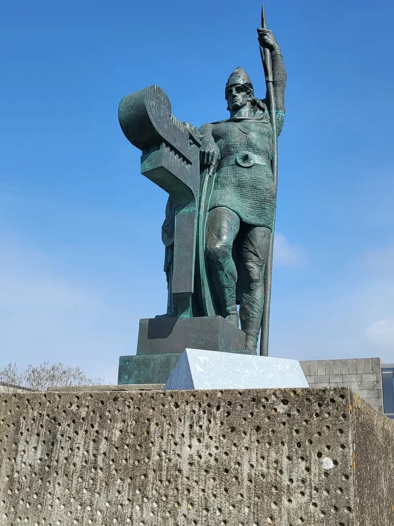 Ingólfur Arnarson at Arnarhóll